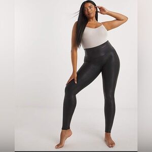 SPANX Shiny Black Leggings new with out tag size 3 X